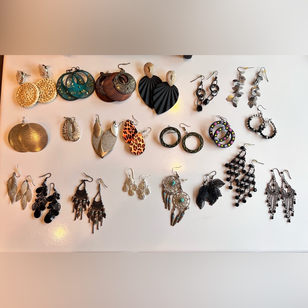 Assorted fashion earrings (used)